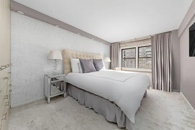 $1,495,000 | 220 East 67th Street, Unit 11G | Lenox Hill