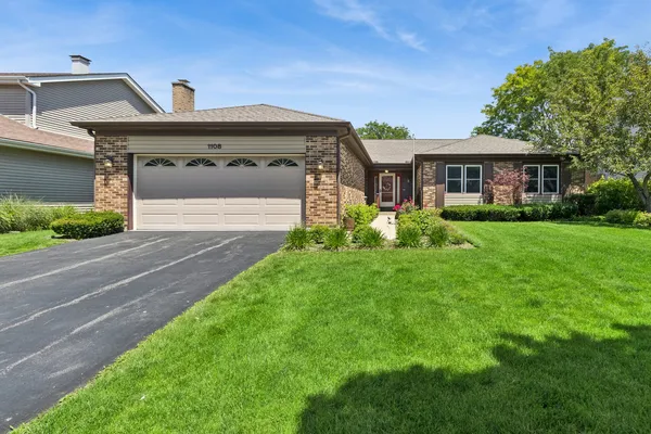$689,000 | 1108 Oxford Lane, Arlington Heights, IL 60004