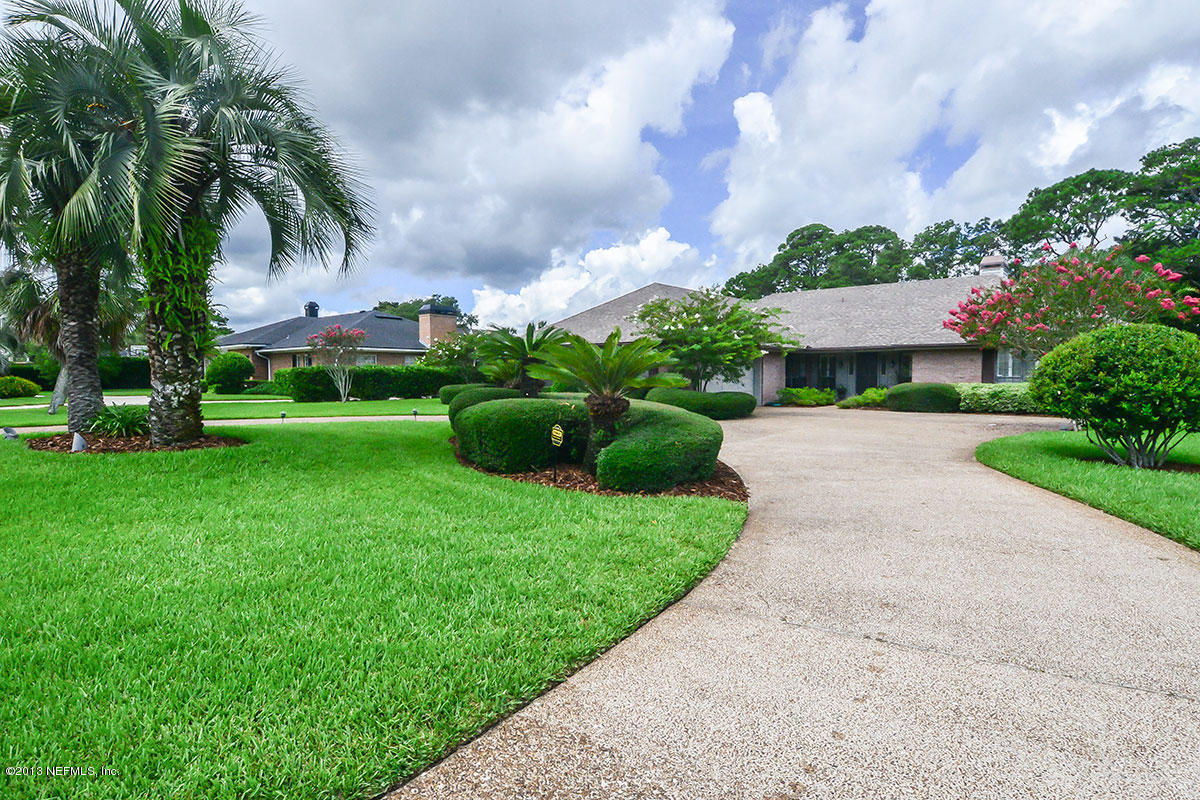 302 Pablo Road Ponte Vedra Beach, FL 32082 - Photo 4 of 28 a view of a garden with a building in the background