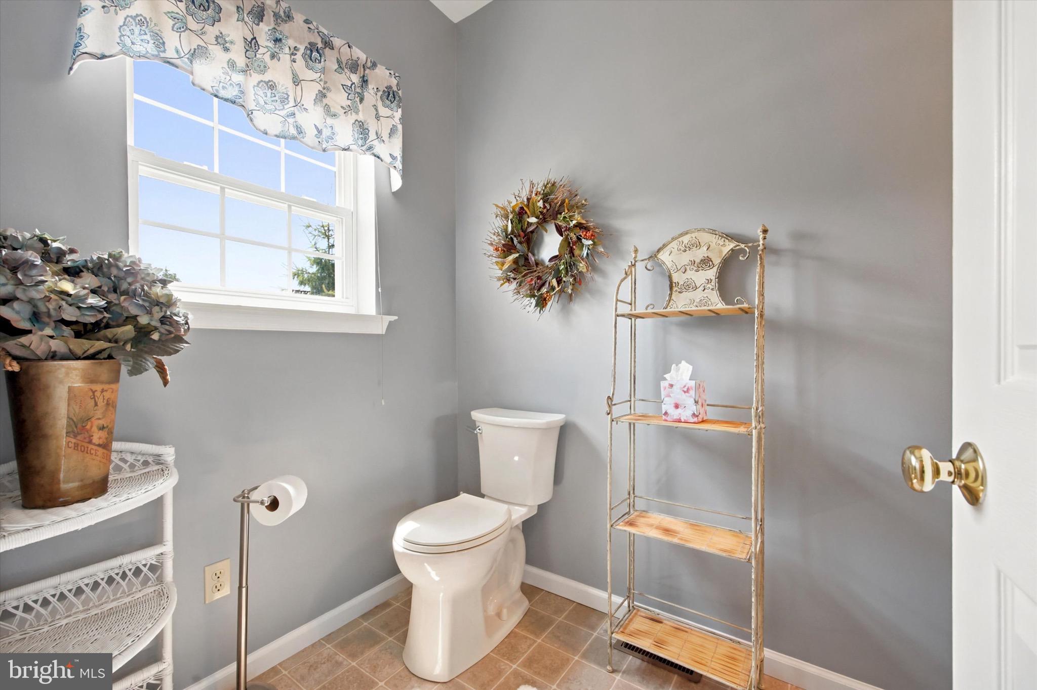 433 Buchanan Road Perkasie, PA 18944 - Photo 13 of 26 1/2 Bath w/ window