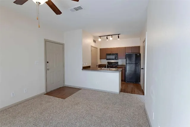 $975 | 12800 Center Lake Drive, Unit 4214, Austin, TX 78753
