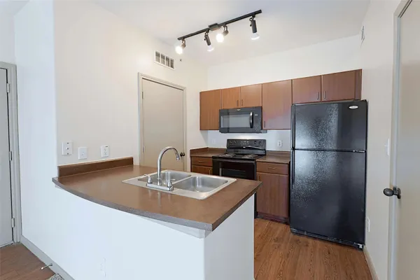 $976 | 12800 Center Lake Drive, Unit 4214, Austin, TX 78753