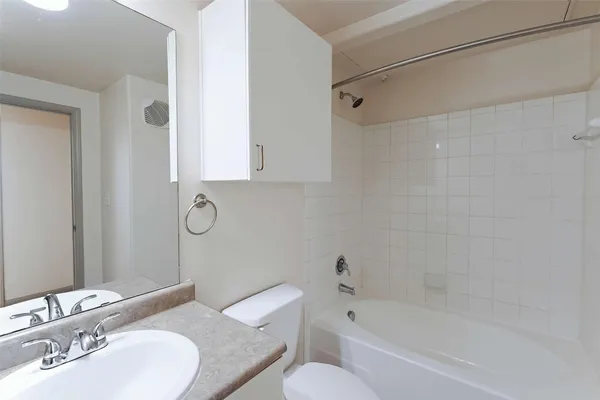 $976 | 12800 Center Lake Drive, Unit 4214, Austin, TX 78753