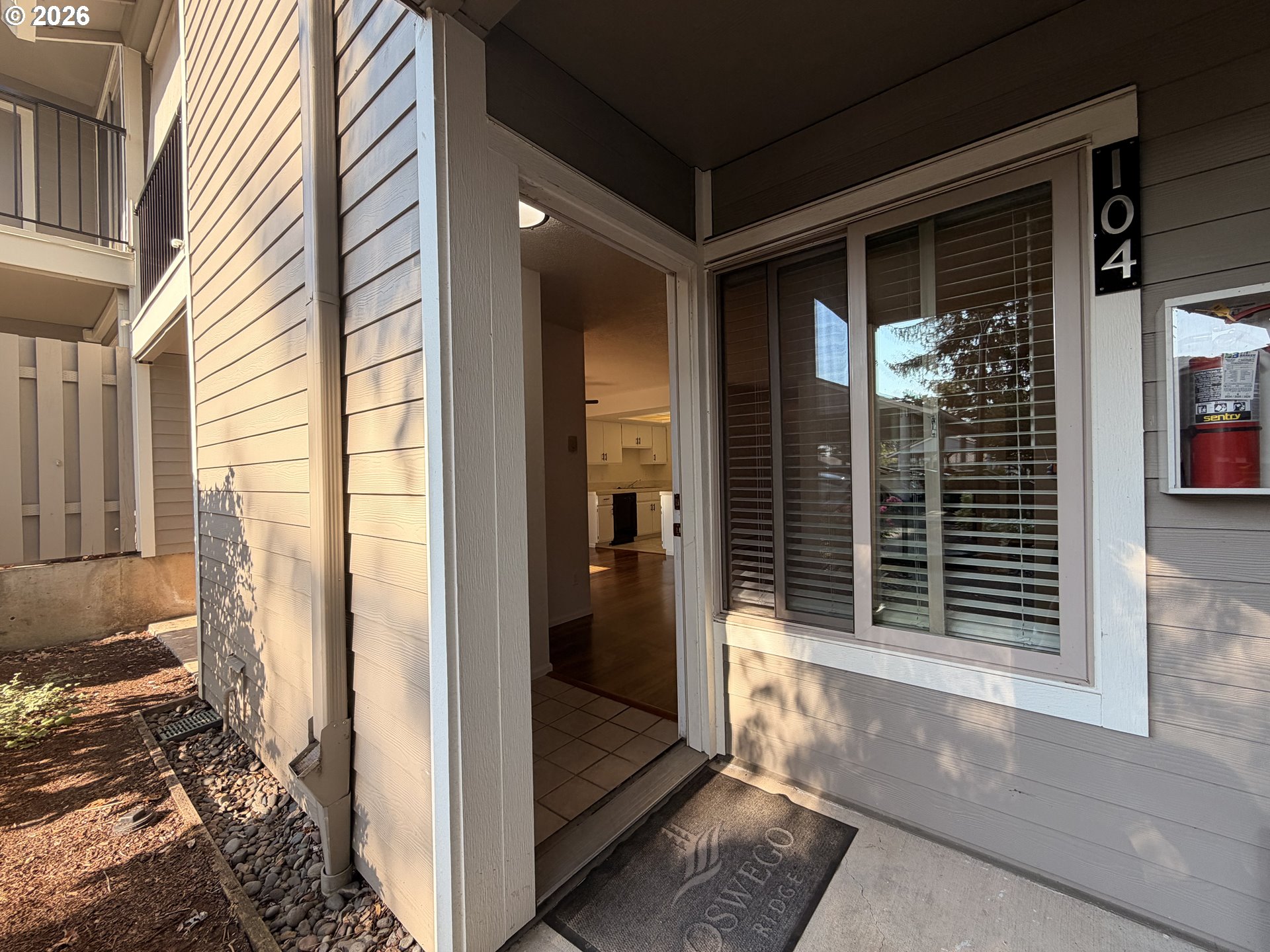 86 Kingsgate Road, Unit F104 Lake Oswego, OR 97035 - Photo 2 of 26 Gallery Image 2