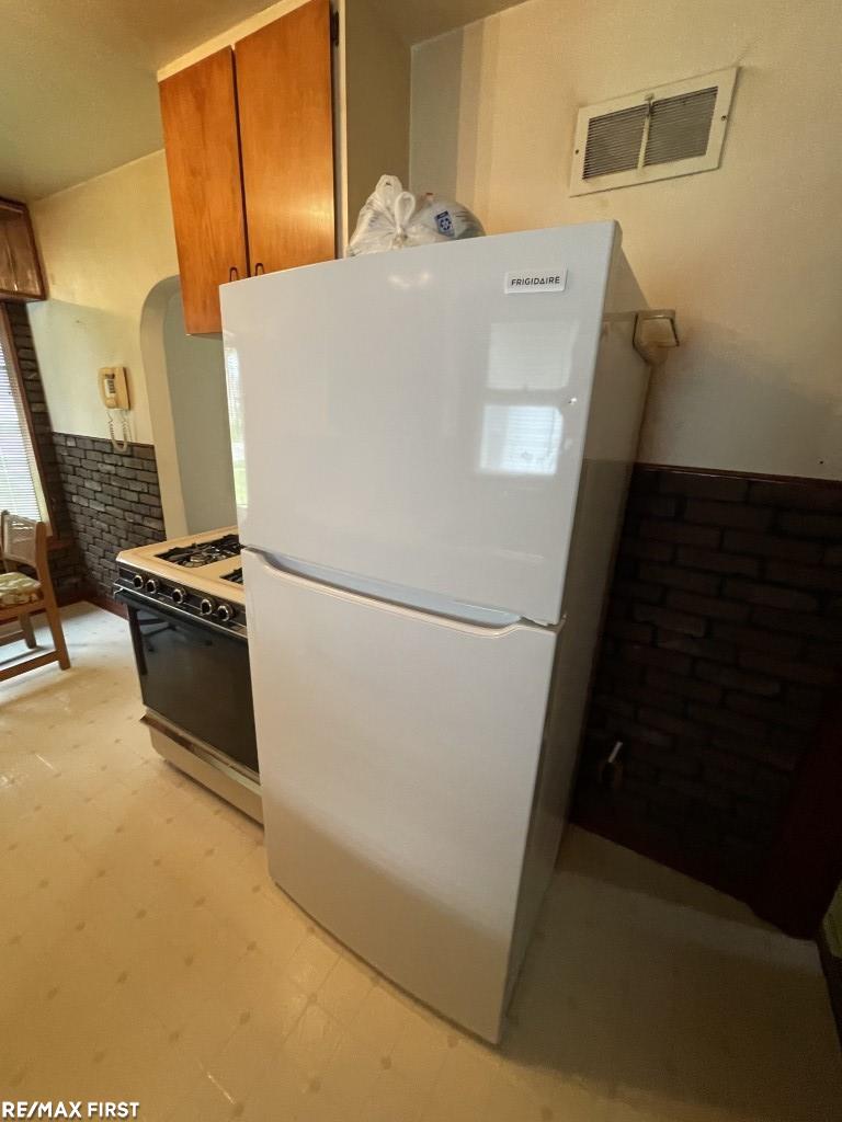 104 Rathbone Street Mount Clemens, MI 48043 - Photo 18 of 28 50109440-17.JPG
