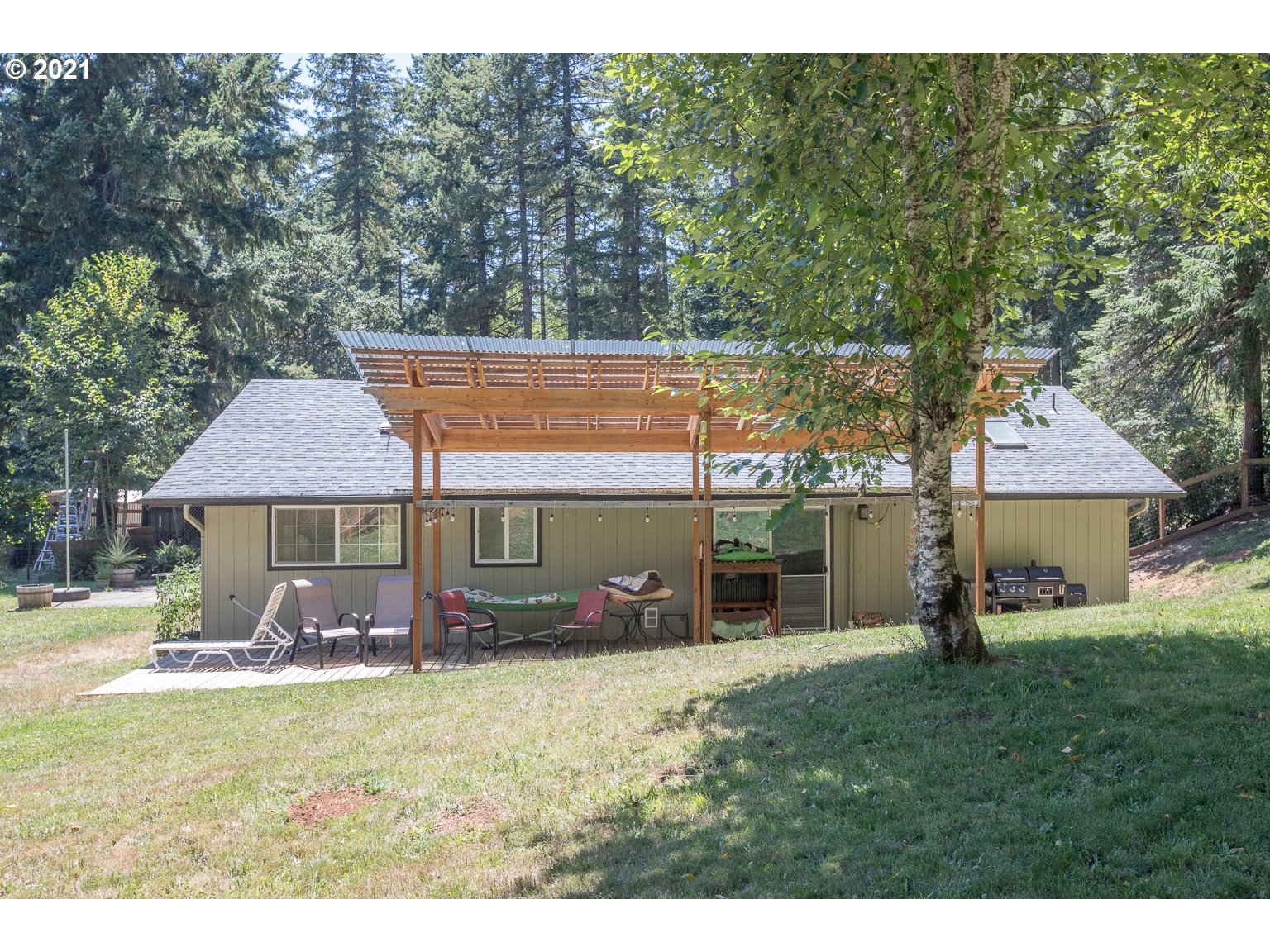 90361 Baker Road Elmira, OR 97437 - Photo 18 of 26 a front view of a house with garden