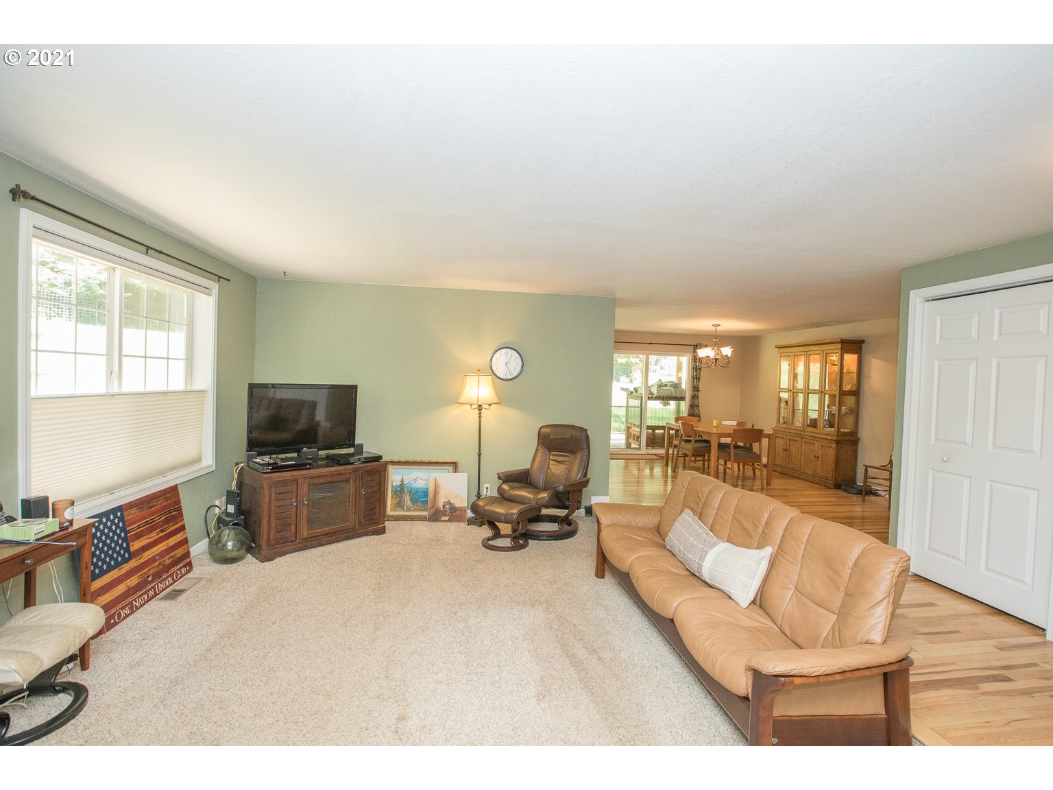 90361 Baker Road Elmira, OR 97437 - Photo 4 of 26 a living room with furniture and a flat screen tv