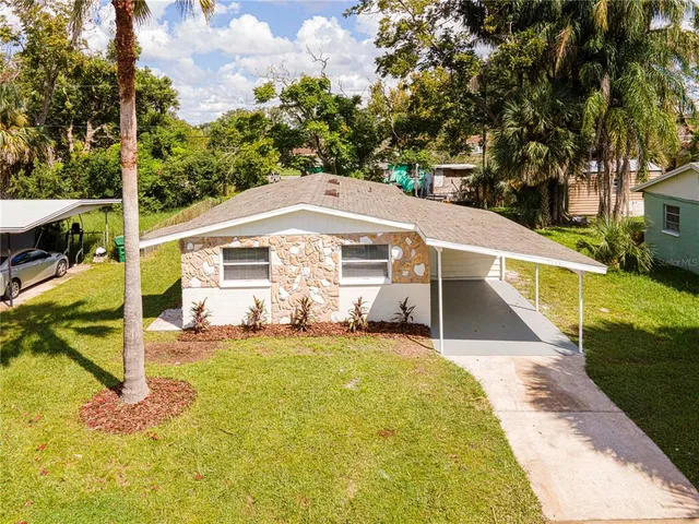 a view of a house with a backyard