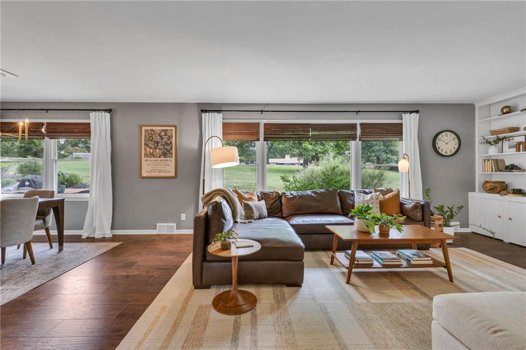 139 Laurel Drive Beaver, PA 15009 - Photo 18 of 46 a living room with furniture and a window