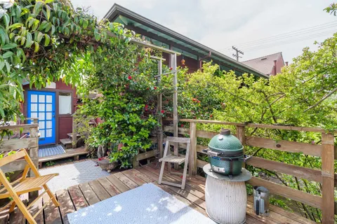 a view of a chairs and table in backyard