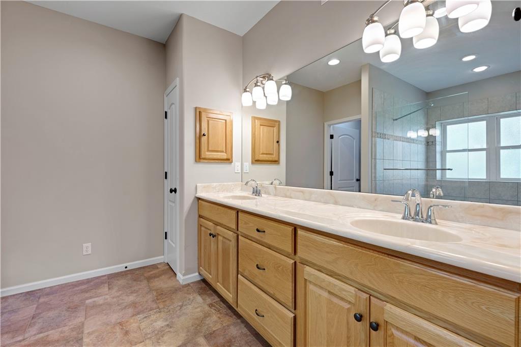 20660 Mission Road Stilwell, KS 66085 - Photo 39 of 67 Gallery Image 39