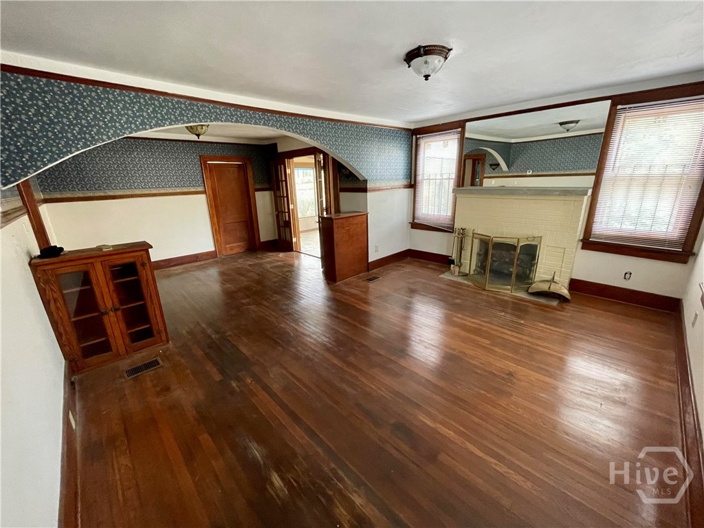 1401 Northeast 36th Street Savannah, GA 31404 - Photo 4 of 18 Living Room / Dining Room Combo