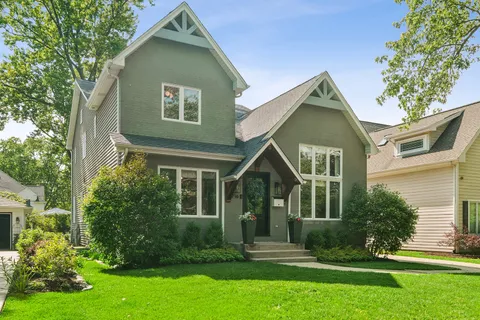 $995,000 | 716 South Highland Avenue, Barrington, IL 60010