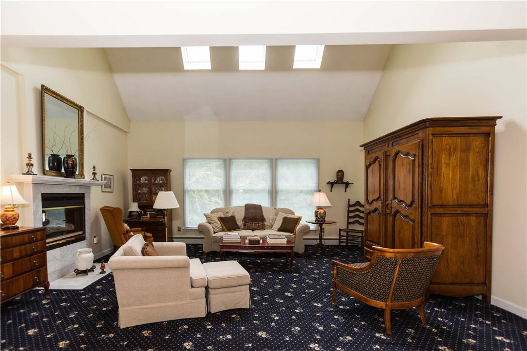 160 Howland Road East Greenwich, RI 02818 - Photo 4 of 39 Gallery Image 4