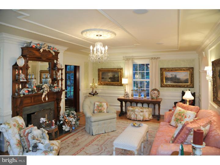 574 Warwick Road Haddonfield, NJ 08033 - Photo 3 of 25 Living Room