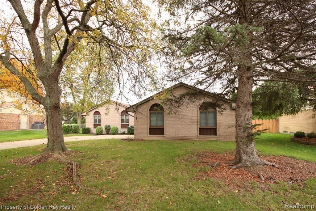 18634 Gill Road Livonia, MI 48152 - Photo 3 of 43 IMG_1416 (Custom).jpg