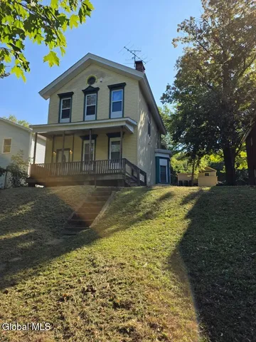 $259,900 | 6 West Sunnyside Way, Troy, NY 12180