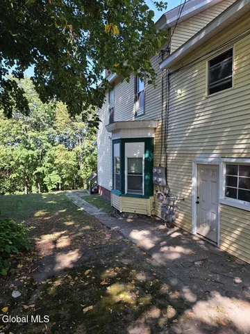 $259,900 | 6 West Sunnyside Way, Troy, NY 12180