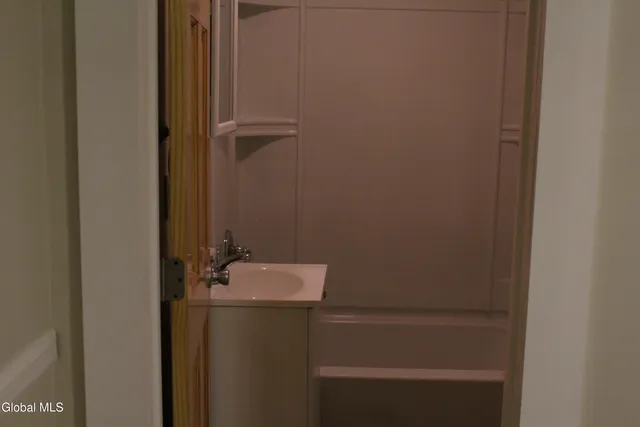 $259,900 | 6 West Sunnyside Way, Troy, NY 12180