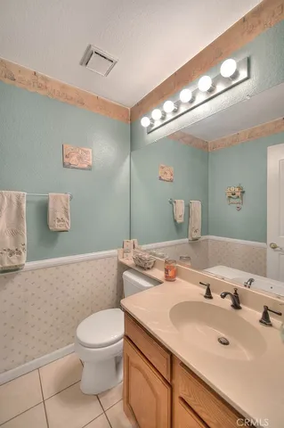 a view of entryway with a front door