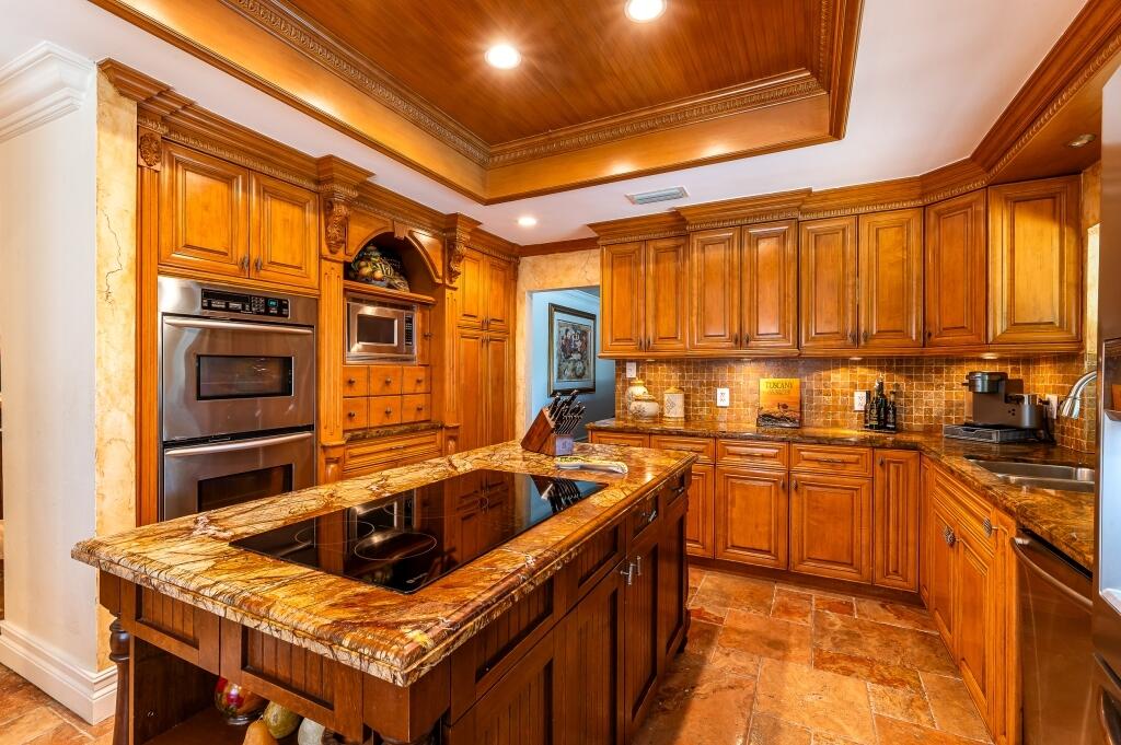 21493 Woodchuck Way Boca Raton, FL 33428 - Photo 4 of 16 04-Custom kitchen