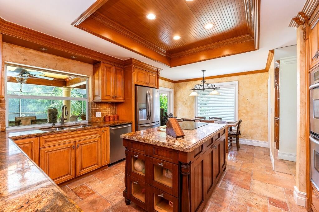 21493 Woodchuck Way Boca Raton, FL 33428 - Photo 5 of 16 05-Custom eat in Kitchen