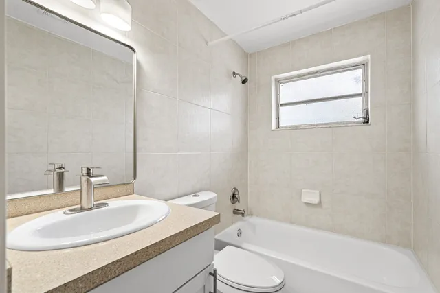 $2,295 | 1908 Northwest 4th Avenue, Unit 207, Boca Raton, FL 33432