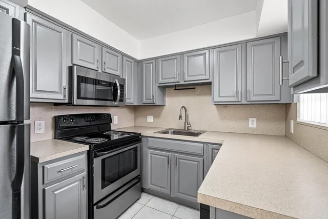 $2,295 | 1908 Northwest 4th Avenue, Unit 207, Boca Raton, FL 33432