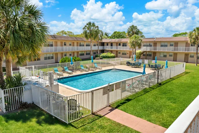 $2,295 | 1908 Northwest 4th Avenue, Unit 207, Boca Raton, FL 33432