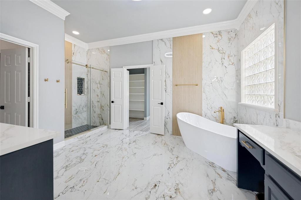 818 Riviera Drive Mansfield, TX 76063 - Photo 14 of 24 Bathroom