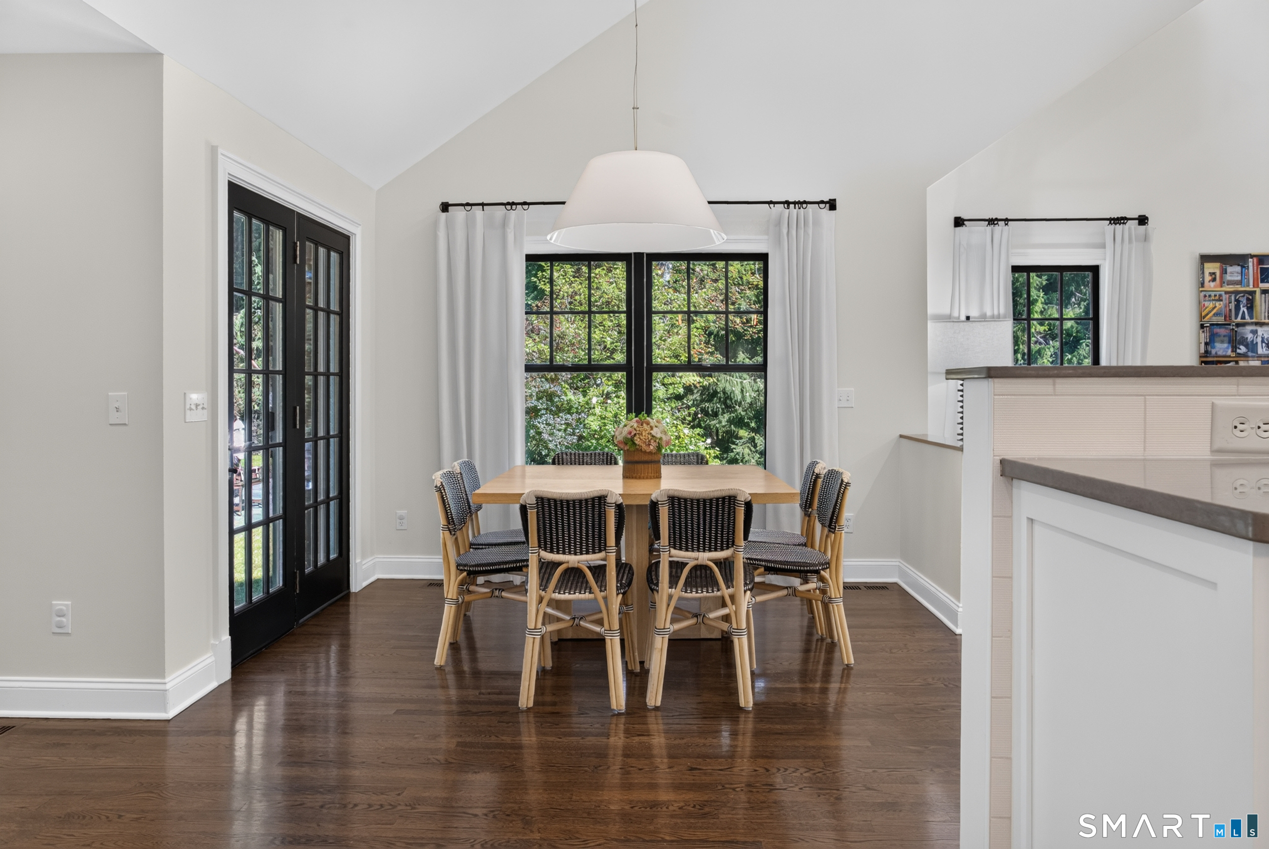 460 Cascade Road Stamford, CT 06903 - Photo 14 of 37 Gallery Image 14