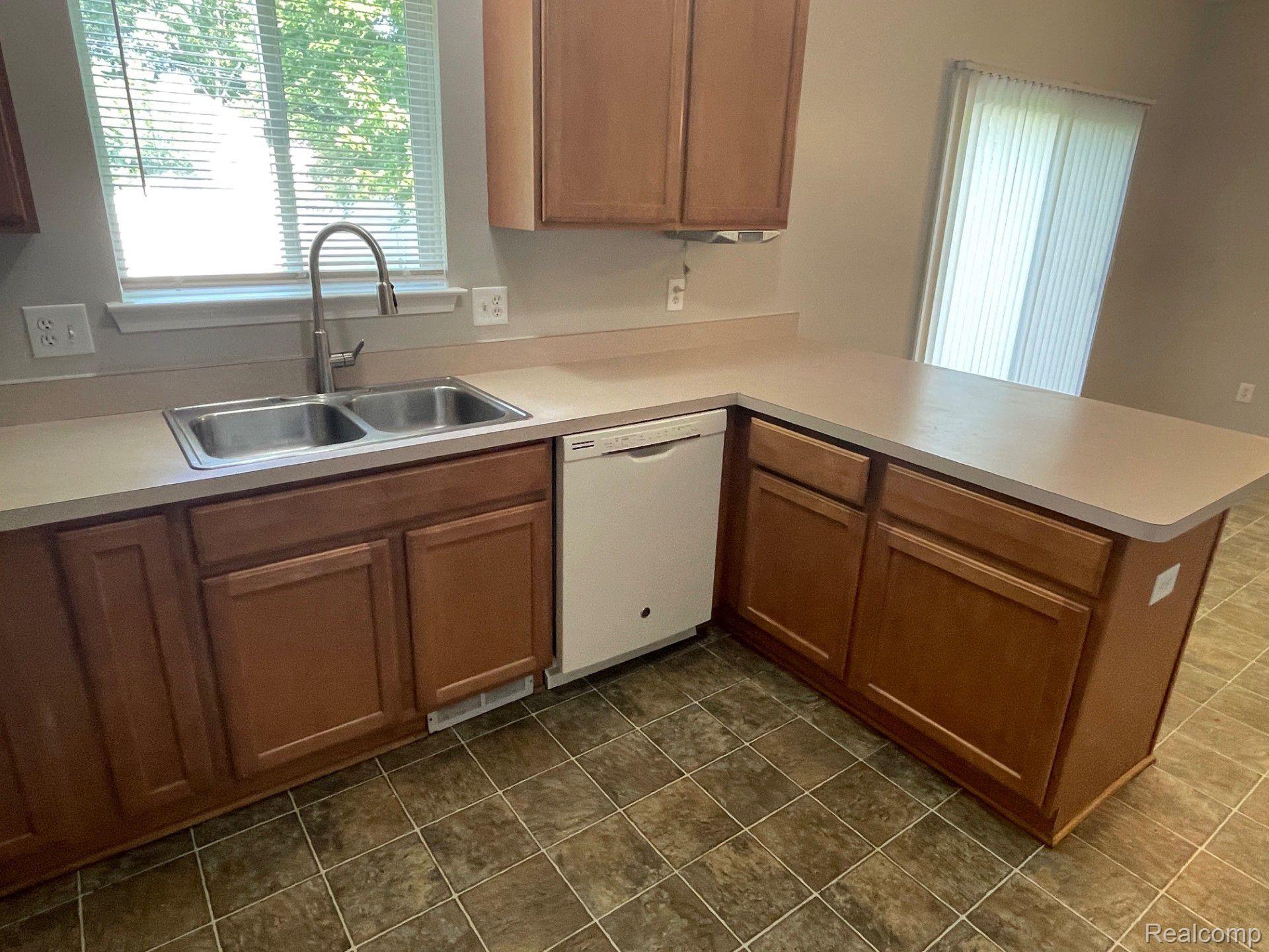 2720 Eastern Avenue Rochester, MI 48307 - Photo 14 of 26