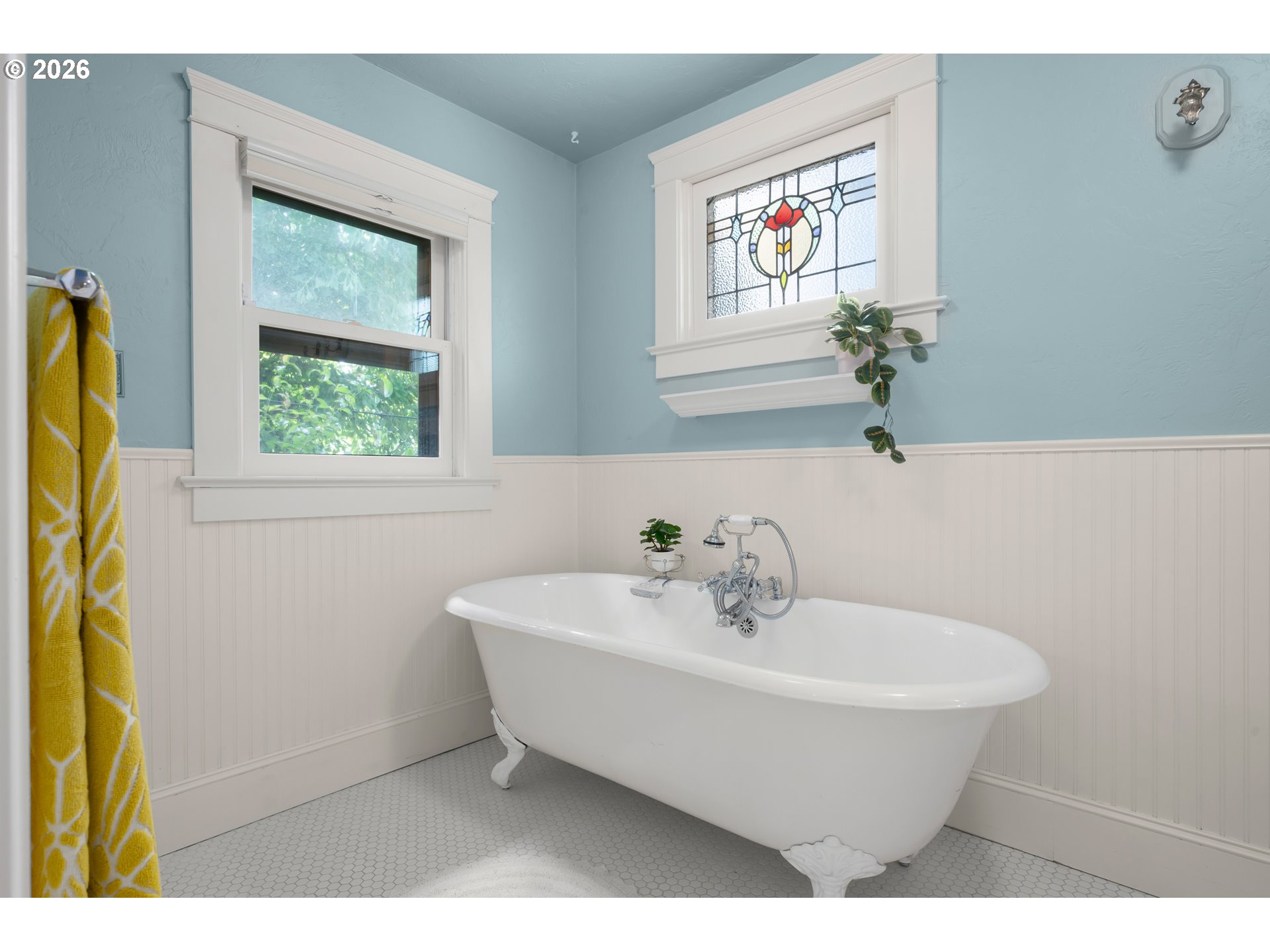 952 C Street Springfield, OR 97477 - Photo 23 of 48 Bathroom