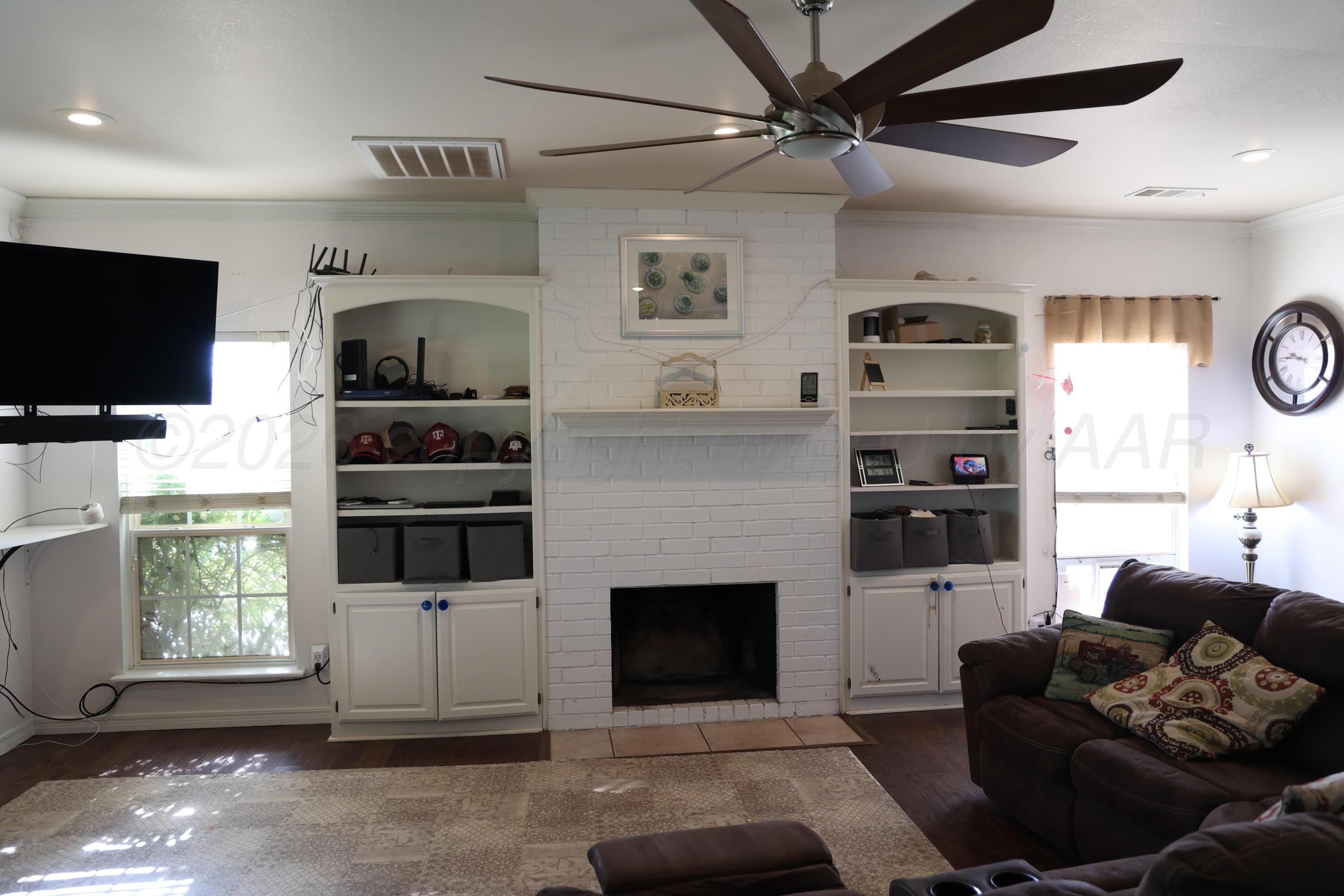 8917 Dove Road Canyon, TX 79015 - Photo 17 of 40 Living Room