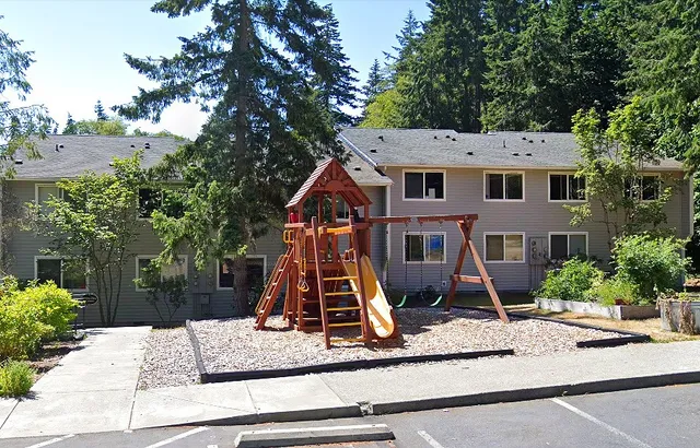 $915 | 821 High School Road Northeast, Bainbridge Island, WA 98110