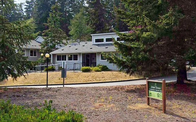 $915 | 821 High School Road Northeast, Bainbridge Island, WA 98110