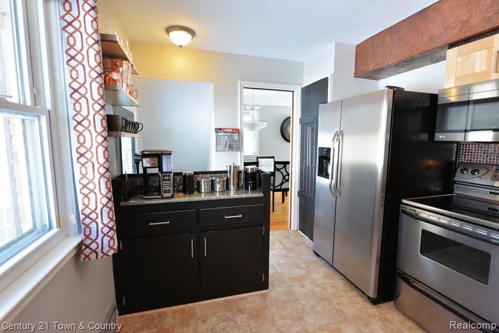4002 Highfield Road Royal Oak, MI 48073 - Photo 5 of 31 Kitchen