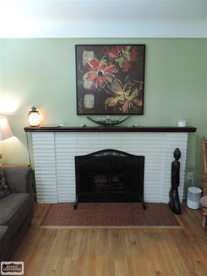 1988 Prestwick Road Grosse Pointe Woods, MI 48236 - Photo 11 of 21