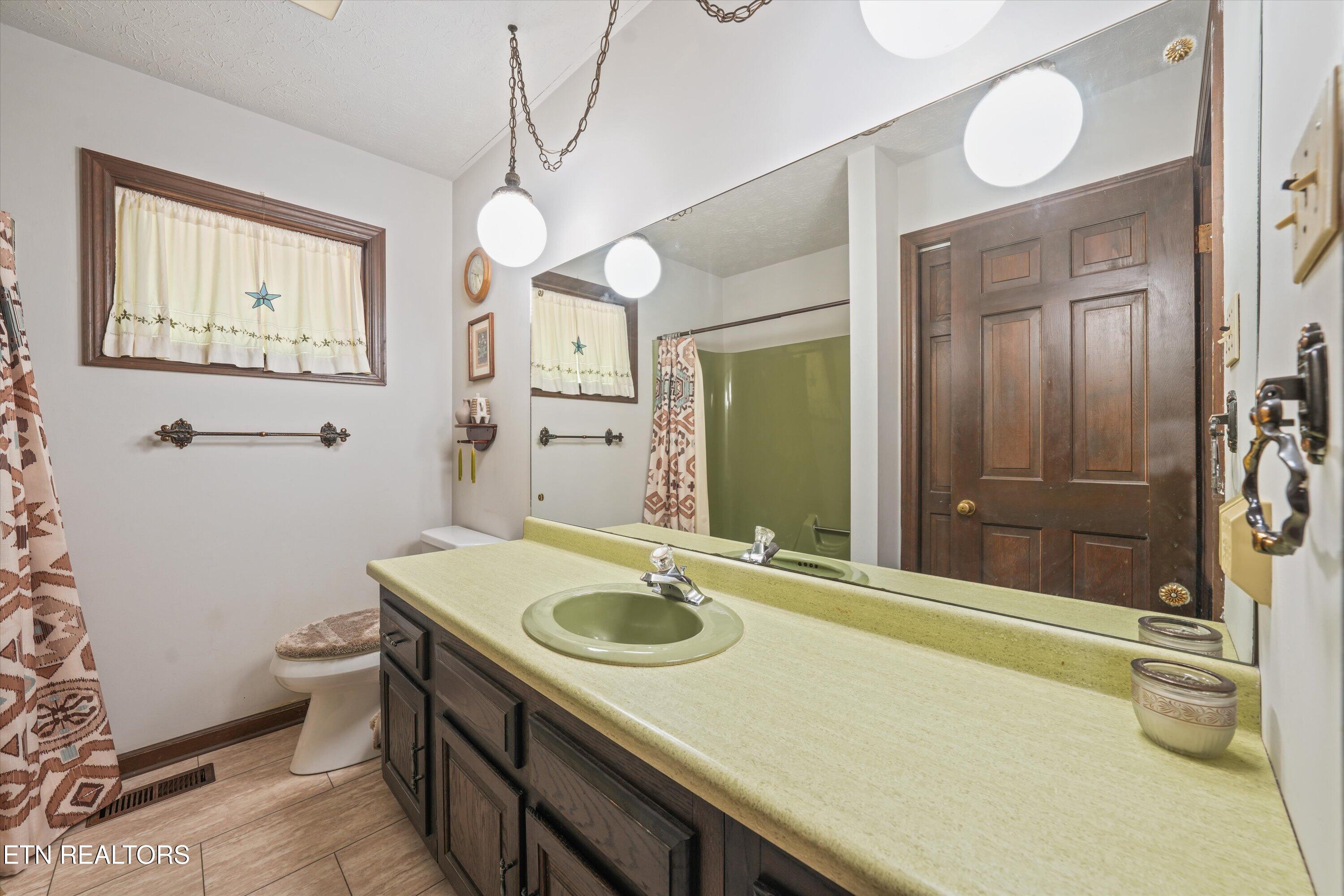 745 Blockhouse Valley Road Clinton, TN 37716 - Photo 15 of 58 17-745 Blockhouse Valley Rd52