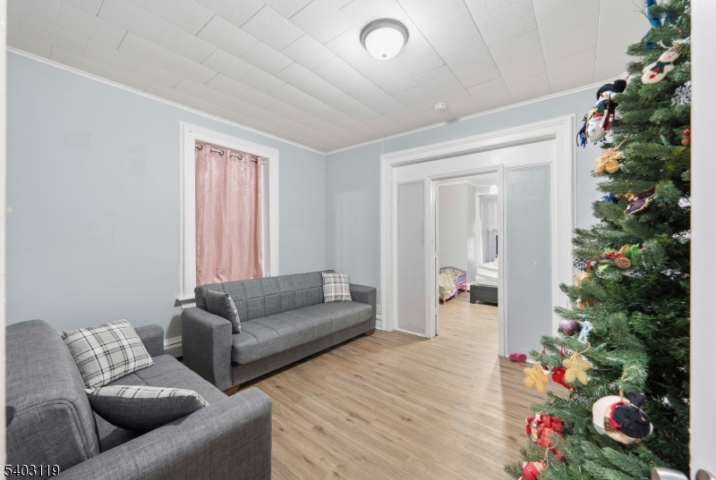 1124 Hampton Place Elizabeth, NJ 07201 - Photo 3 of 22