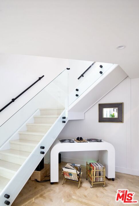 138 Roma Court Marina del Rey, CA 90292 - Photo 16 of 38 a room with a table and white walls
