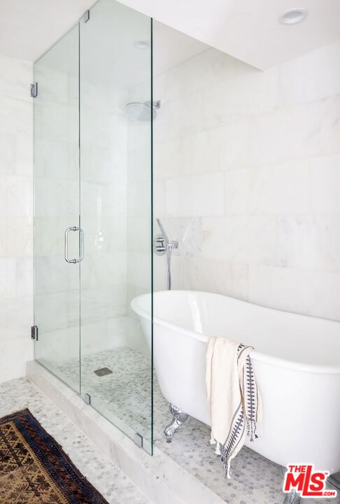 138 Roma Court Marina del Rey, CA 90292 - Photo 29 of 38 a bathroom with a shower and a bathtub
