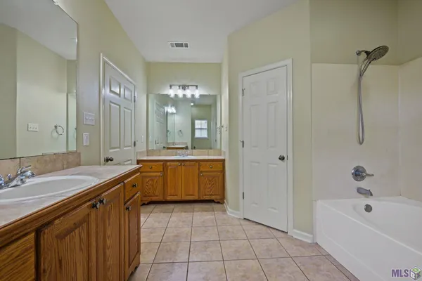 $257,900 | 40403 Cross Creek Avenue, Gonzales, LA 70737