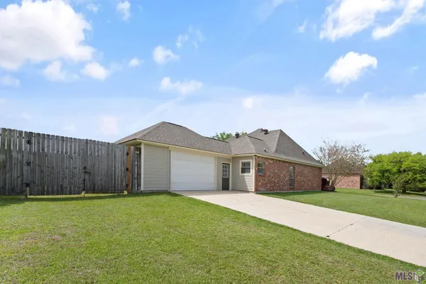 $257,900 | 40403 Cross Creek Avenue, Gonzales, LA 70737