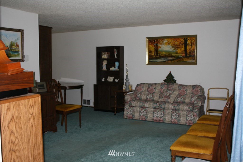 899 Southeast Deep Lake Road Port Orchard, WA 98367 - Photo 3 of 13 Gallery Image 3