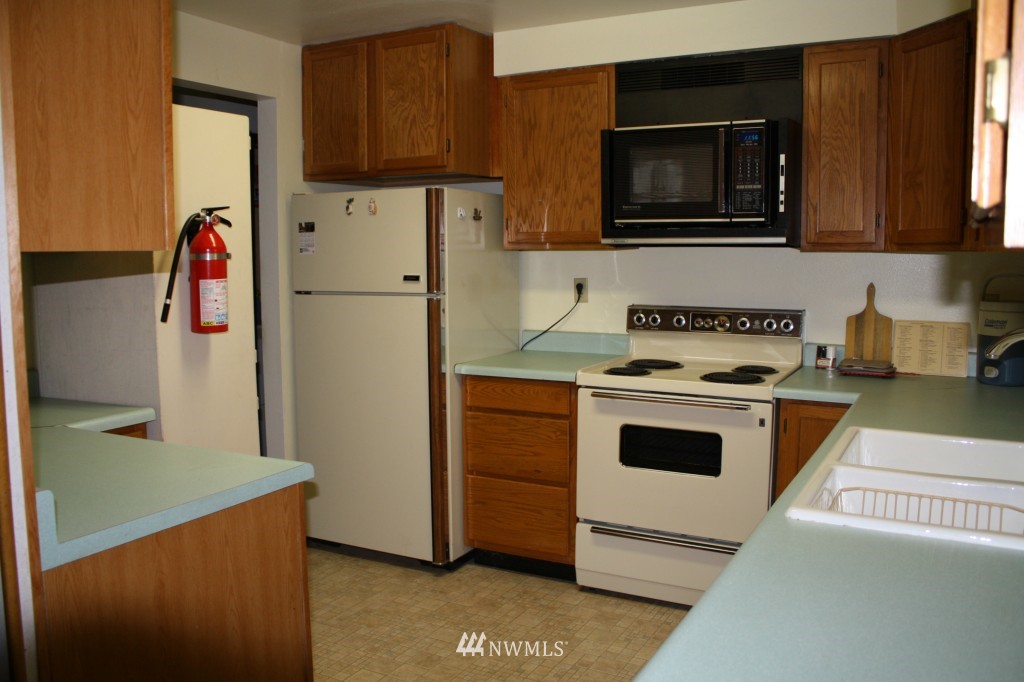 899 Southeast Deep Lake Road Port Orchard, WA 98367 - Photo 5 of 13 Gallery Image 5