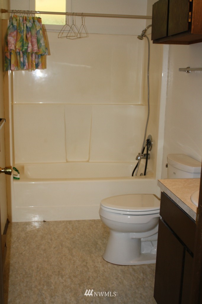 899 Southeast Deep Lake Road Port Orchard, WA 98367 - Photo 8 of 13 Gallery Image 8