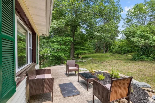 a view of yard with seating area