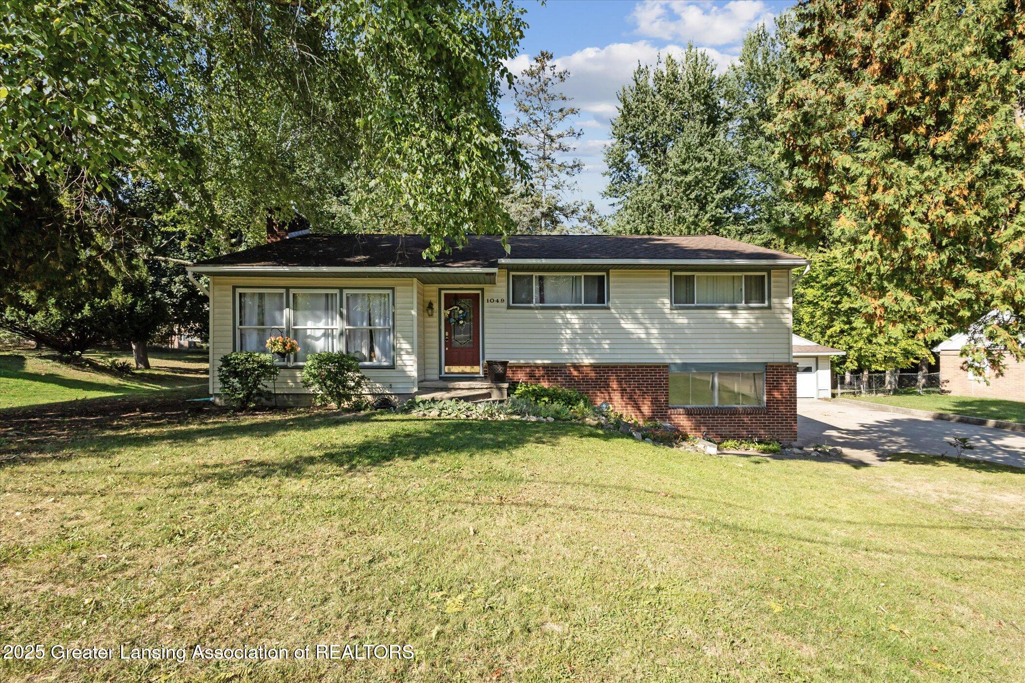 1049 Maycroft Road Lansing, MI 48917 - Photo 2 of 46 02-1049-Maycroft-Rd-Lansing-MI-48917-Win