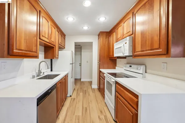 $380,000 | 605 Center Avenue, Martinez, CA 94553